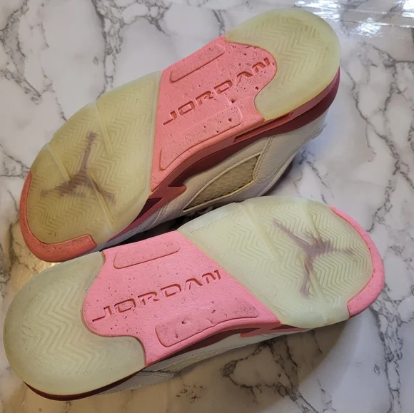 JORDANS.. youth, pink and white.. - Picture 5 of 6